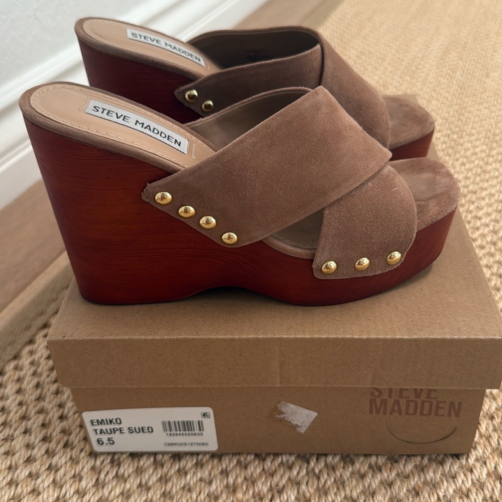 Steve Madden Emiko Taupe Suede Wedges